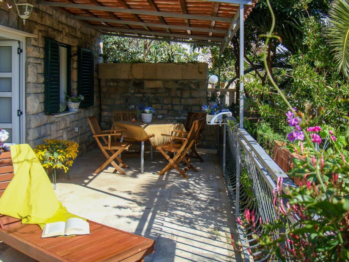Holiday Home Garden Apartment - Brc650 By Interhome Sumartin Bagian luar foto