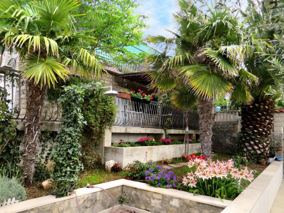Holiday Home Garden Apartment - Brc650 By Interhome Sumartin Bagian luar foto