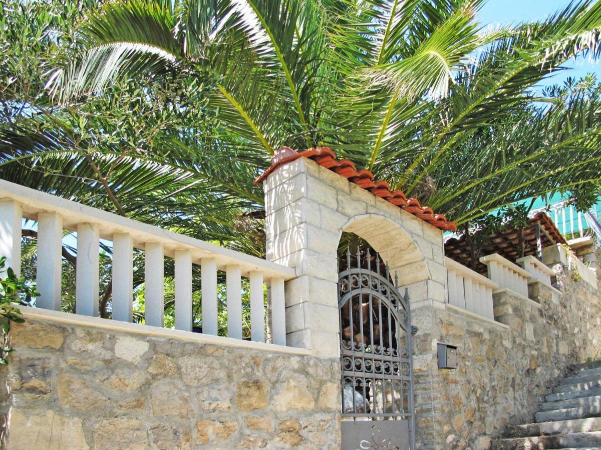 Holiday Home Garden Apartment - Brc650 By Interhome Sumartin Bagian luar foto
