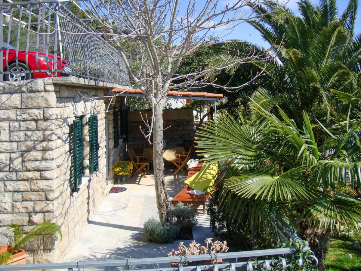 Holiday Home Garden Apartment - Brc650 By Interhome Sumartin Bagian luar foto