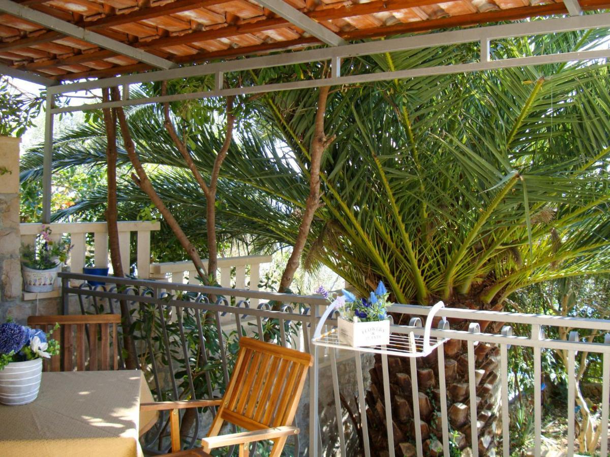Holiday Home Garden Apartment - Brc650 By Interhome Sumartin Bagian luar foto