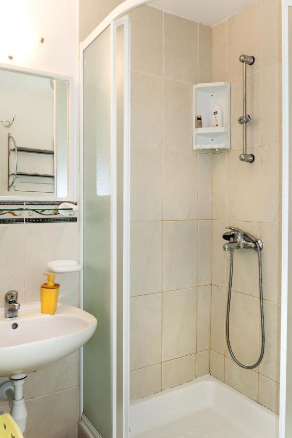 Holiday Home Garden Apartment - Brc650 By Interhome Sumartin Bagian luar foto