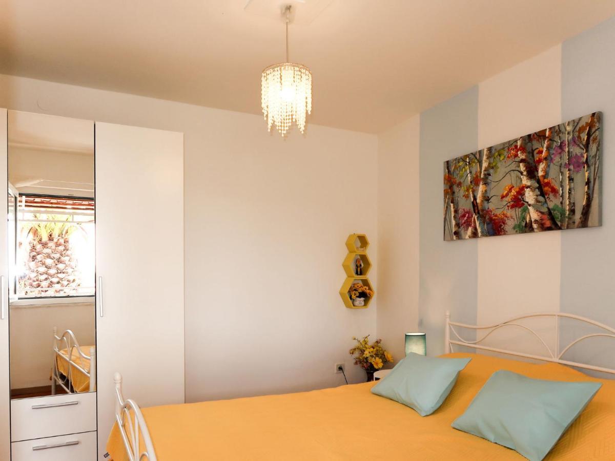 Holiday Home Garden Apartment - Brc650 By Interhome Sumartin Bagian luar foto